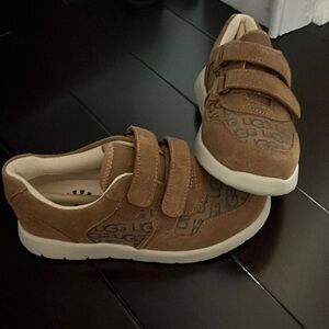 Uggs boys kids size 12 brand new unisex